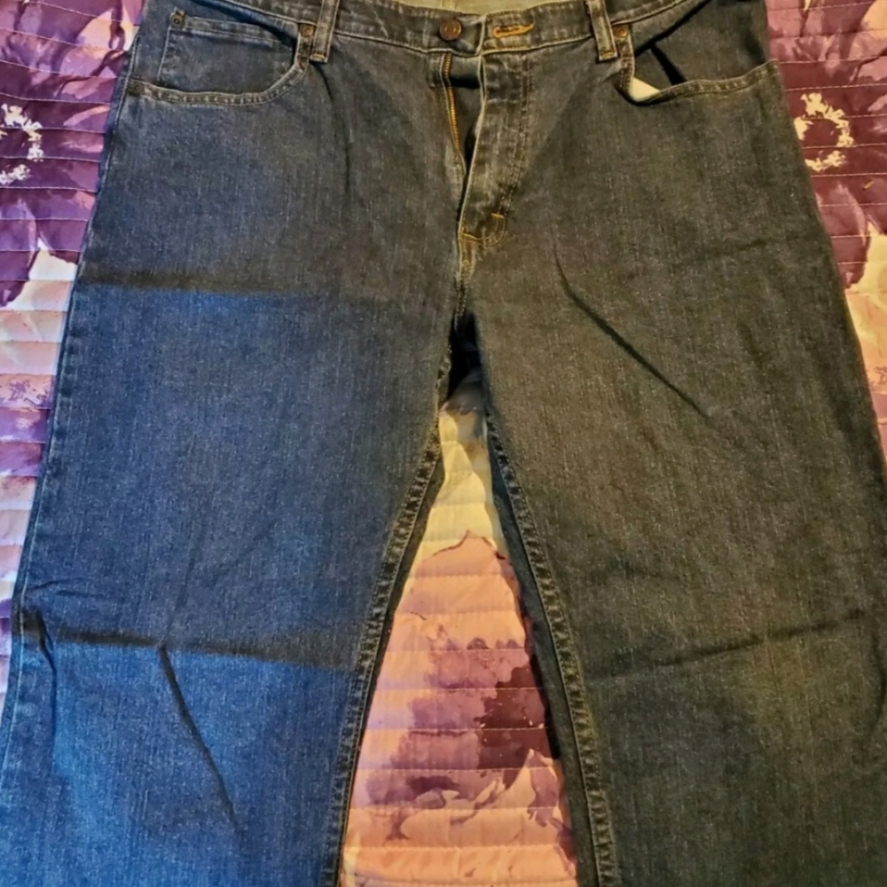 Mens Wranglers Regular Fit. Size 36x30. Brand New, Without Tags, Never Worn.